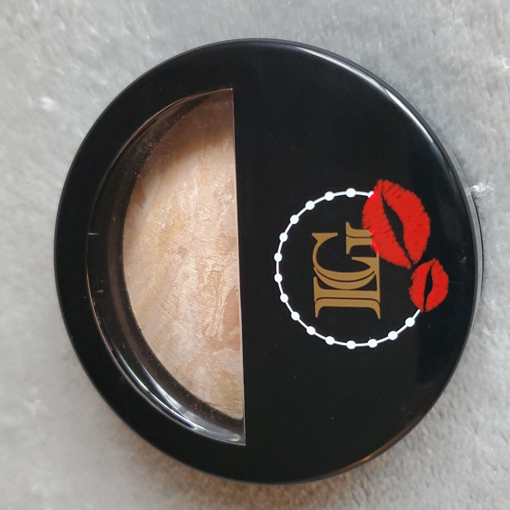 🆕️ LAURA GELLER LG Baked Balance-N-Brighten Foundation (FAIR)